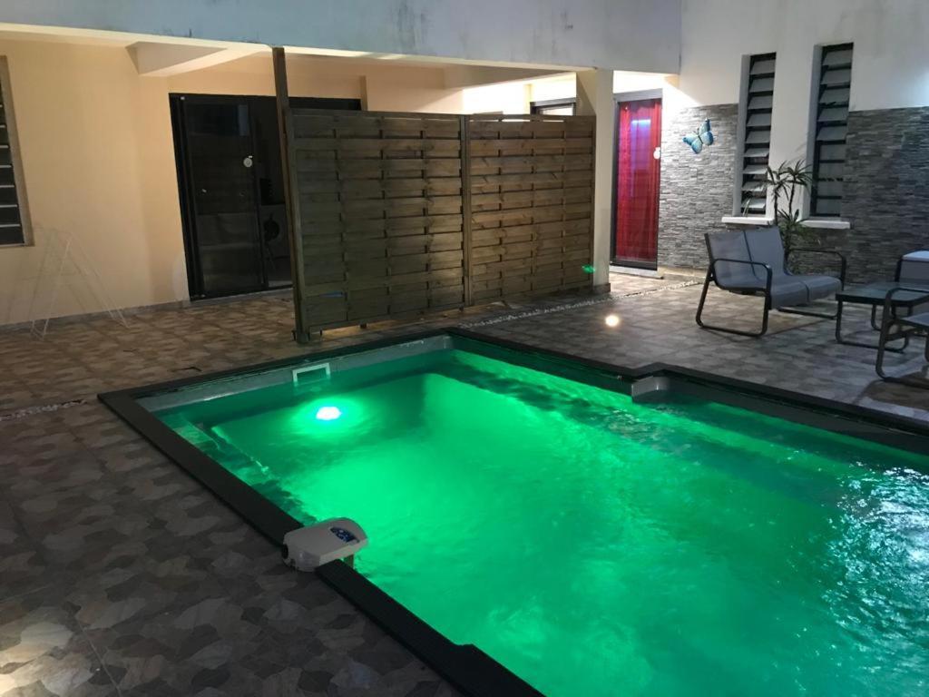 Le Flamboyant Avec Piscine Chauffee 30° Et Jacuzzi Apartment Saint-André Exterior photo